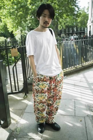 Comment porter un pantalon chino multicolore