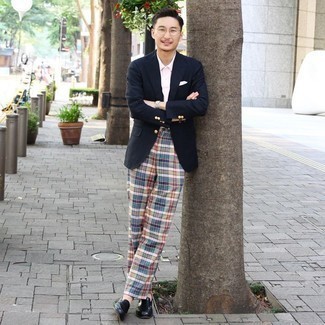 Comment porter un pantalon chino multicolore