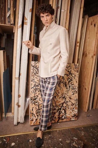 Comment porter un pantalon chino multicolore
