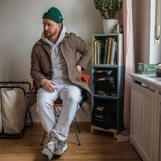 Comment porter un manteau multicolore quand il fait frais