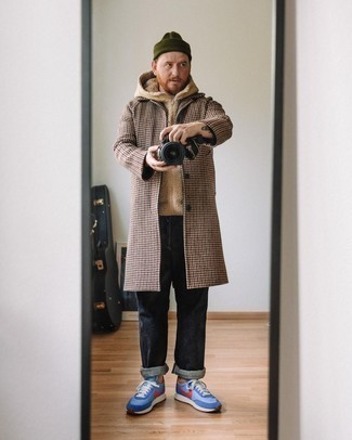 Comment porter un manteau multicolore quand il fait frais