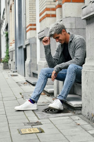 Comment porter des chaussettes à rayures horizontales multicolores