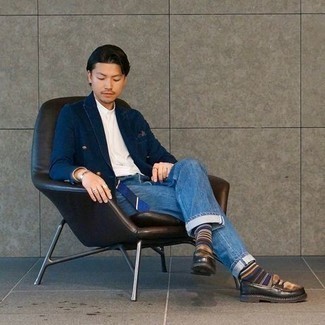 Comment porter des chaussettes à rayures horizontales multicolores