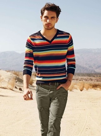 Comment porter un pull à rayures horizontales multicolore
