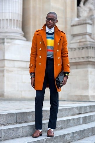 Comment porter un pull à rayures horizontales multicolore