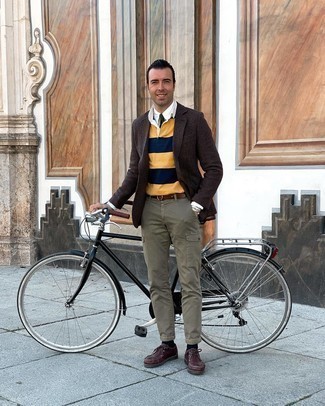 Comment porter un pull à rayures horizontales multicolore