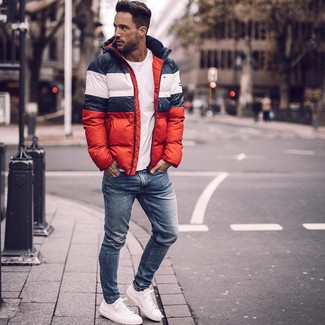 Comment porter une veste multicolore