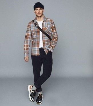 Comment porter une veste multicolore pour un style decontractés quand il fait chaud