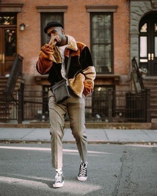 Comment porter une veste multicolore à 20 ans