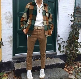 Comment porter une veste multicolore pour un style decontractés quand il fait chaud