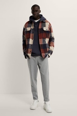 Comment porter une veste multicolore