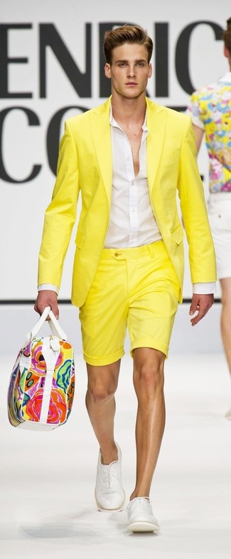 Comment porter un sac en cuir multicolore en été
