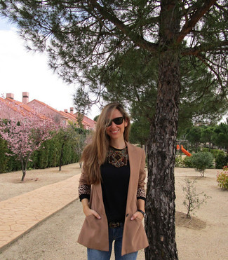 Comment porter un collier multicolore pour un style chic decontractés quand il fait chaud