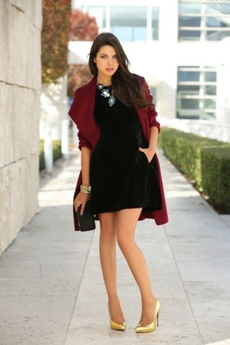 Comment porter un collier multicolore