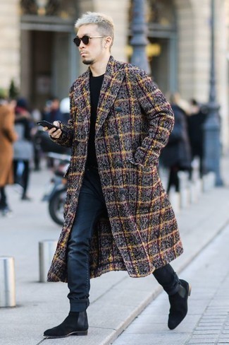 Comment porter un pardessus multicolore quand il fait frais