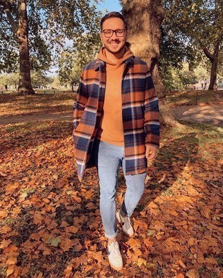 Comment porter un pardessus multicolore au printemps