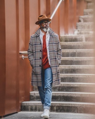 Comment porter un pardessus multicolore quand il fait frais