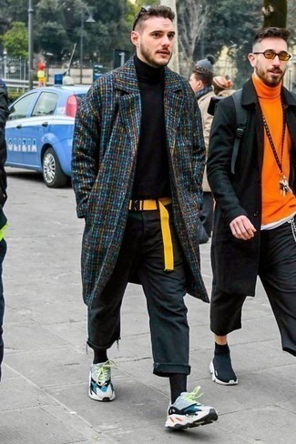 Comment porter un pardessus multicolore au printemps