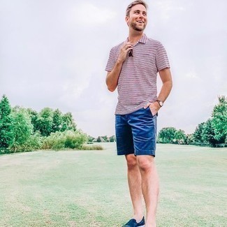 Comment porter un polo multicolore