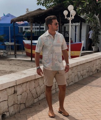Comment porter un polo multicolore
