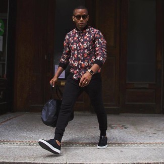 Comment porter une veste universitaire imprimée multicolore