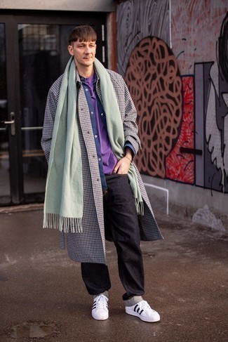 Comment porter un imperméable multicolore
