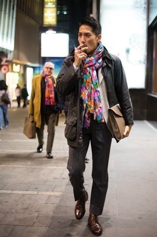 Comment porter une écharpe multicolore en automne