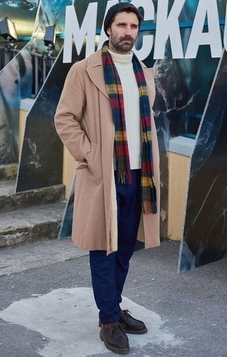 Comment porter une écharpe multicolore pour un style chic decontractés quand il fait froid après 40 ans