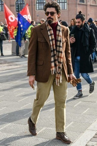 Comment porter une écharpe multicolore pour un style elégantes quand il fait chaud