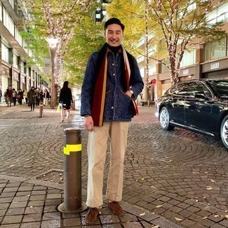 Comment porter une écharpe multicolore en automne