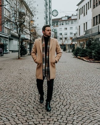 Comment porter une écharpe multicolore pour un style chic decontractés quand il fait froid