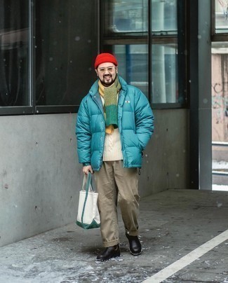 Comment porter une écharpe multicolore pour un style chic decontractés quand il fait froid