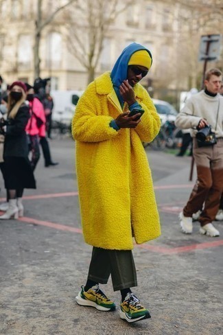 Comment porter des chaussures multicolores quand il fait frais