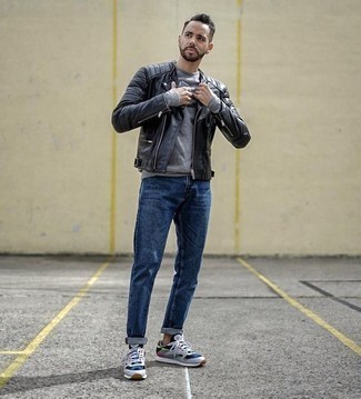 Comment porter des chaussures multicolores quand il fait frais