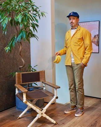 Comment porter une écharpe en soie multicolore