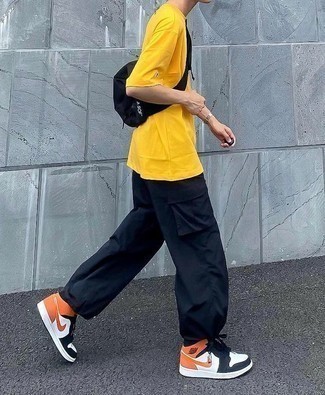 Comment porter des baskets multicolores quand il fait très chaud