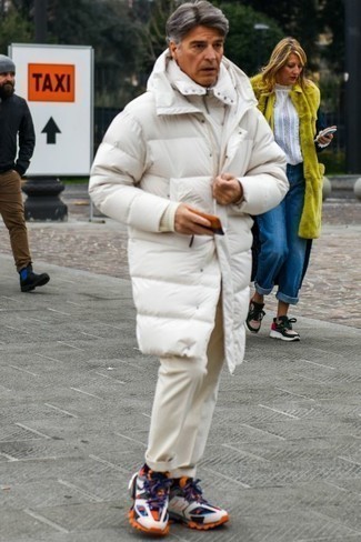 Comment porter des baskets multicolores quand il fait froid après 50 ans