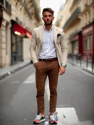 Comment porter des baskets multicolores pour un style chic decontractés
