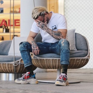 Comment porter des baskets multicolores quand il fait très chaud