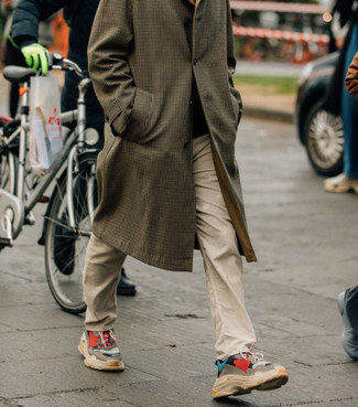 Comment porter des baskets multicolores quand il fait froid à 30 ans