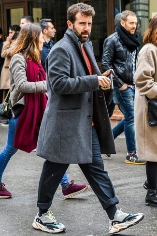 Comment porter des baskets multicolores quand il fait froid après 40 ans