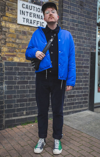 Comment porter des baskets multicolores pour un style chic decontractés quand il fait frais