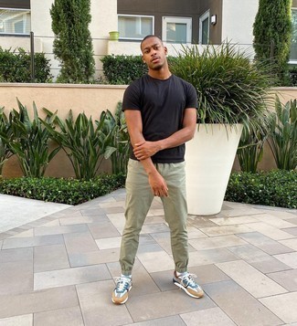 Comment porter des baskets multicolores quand il fait très chaud