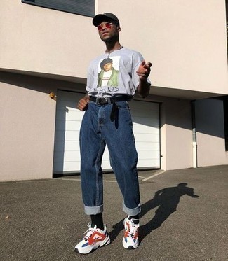 Comment porter des baskets multicolores quand il fait très chaud