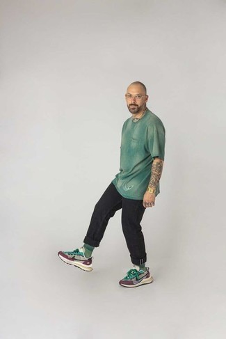 Comment porter des baskets multicolores pour un style relax quand il fait très chaud