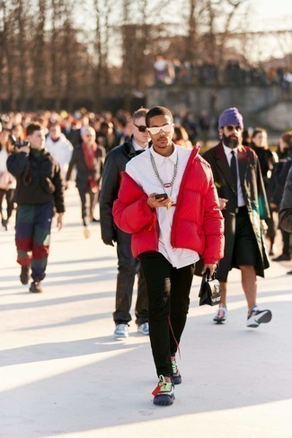 Comment porter des baskets multicolores quand il fait froid à 20 ans