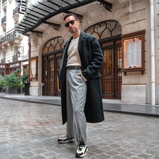 Comment porter des baskets multicolores pour un style chic decontractés