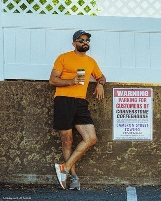 Comment porter des baskets multicolores pour un style relax quand il fait très chaud