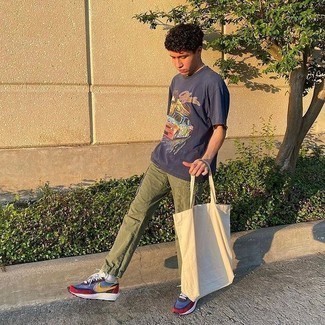 Comment porter des baskets multicolores quand il fait très chaud