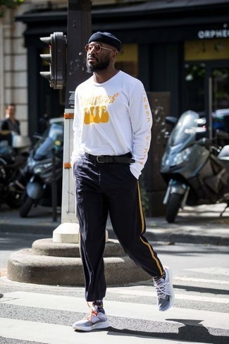 Comment porter des chaussettes multicolores pour un style relax